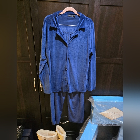Intimates 2 PC MEL Sleep / Lounge  Velour Set  Size:Large - Picture 8 of 9